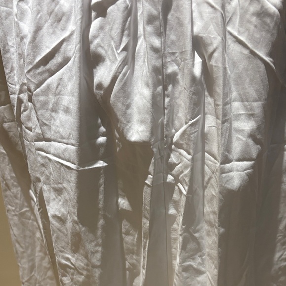 Elegant White Sleeveless Dress - Picture 9 of 16